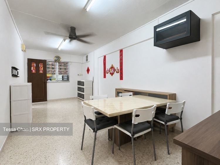 Blk 243 Jurong East Street 24 (Jurong East), HDB 3 Rooms #583576031